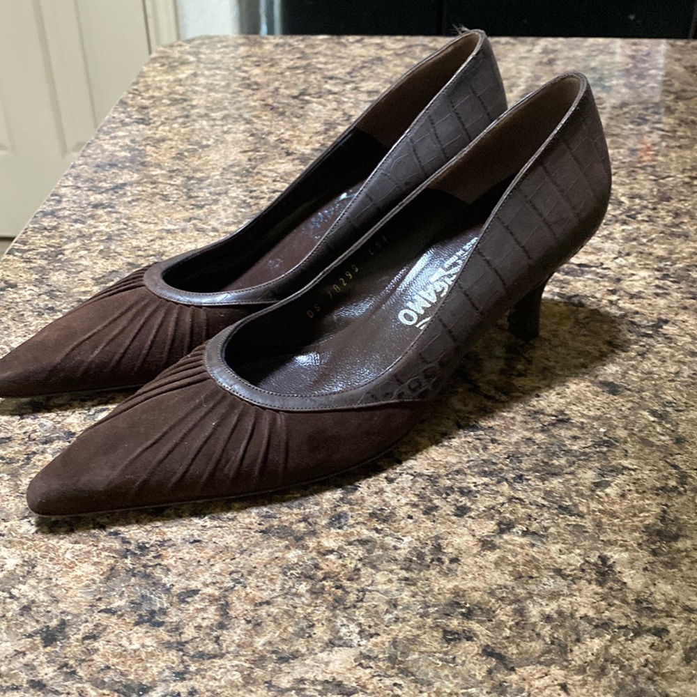 Salvatore Ferragamo Brown Pointed-Toe Suede Heels - Picture 4 of 6